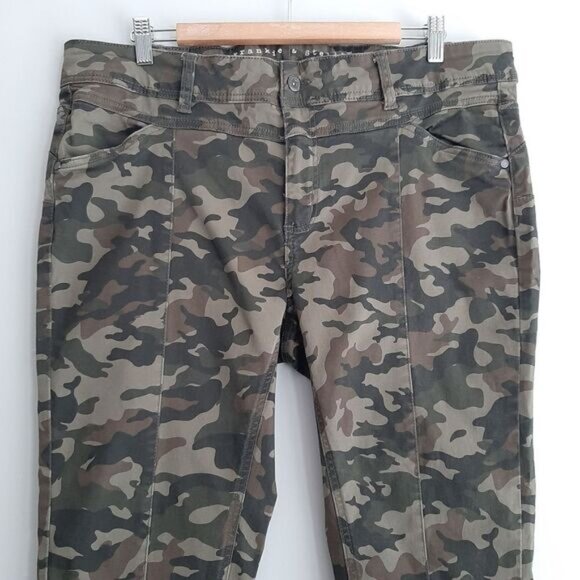 FRANKIE & STELLA Camo Capri Crop Casual Pants Green Sz 18 - Picture 2 of 10